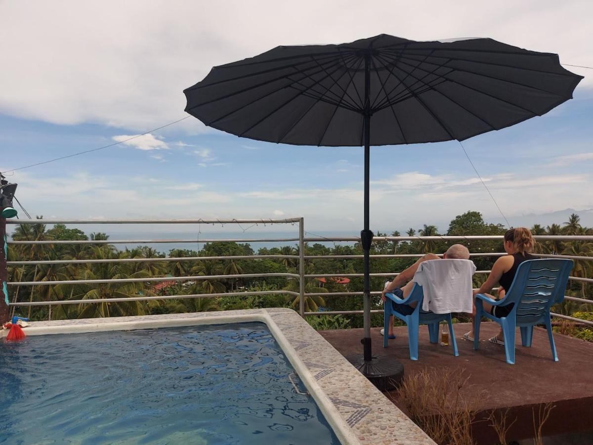 Island Samal Overlooking View House With Swimming Pools San Antonio (Samal)